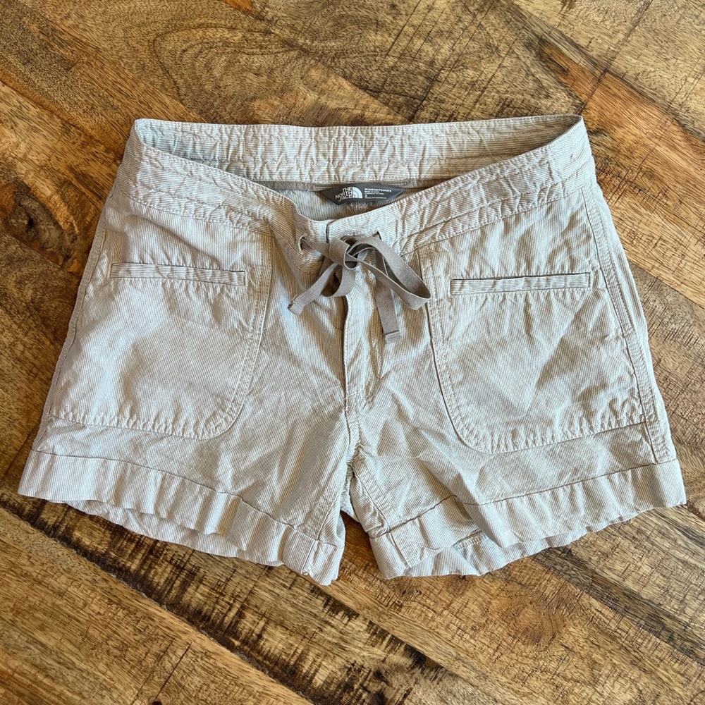 THE NORTH FACE SHORTS